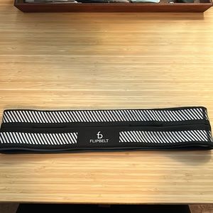 Flip Belt Classic Running Belt - black reflective